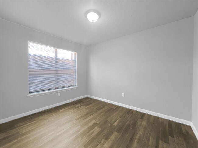 Building Photo - 3635 N MacGregor Way
