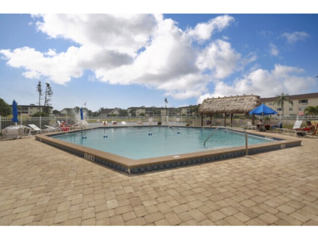 Building Photo - Newly listed Gulf Winds East condo