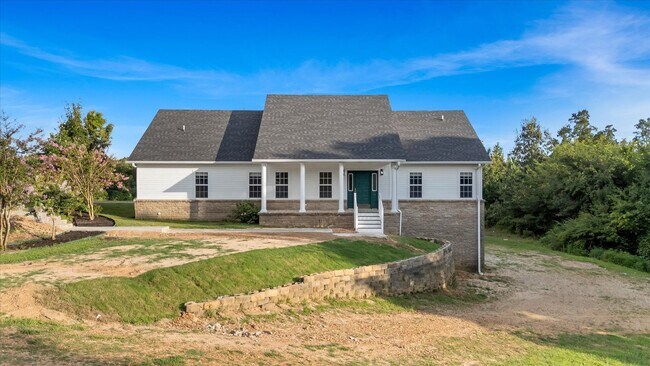 Building Photo - Spacious 5-Bedroom Home on 1.5+ Acres in West Side School District