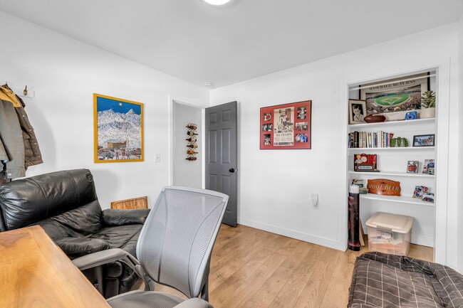 Building Photo - SILVER CREEK HORSE PROPERTY