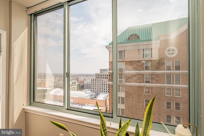 Building Photo - 851 N Glebe Rd