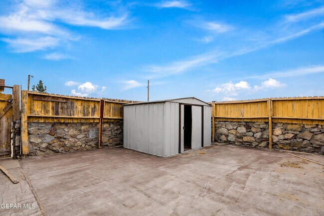 Building Photo - 11412 Flor Veronica Dr