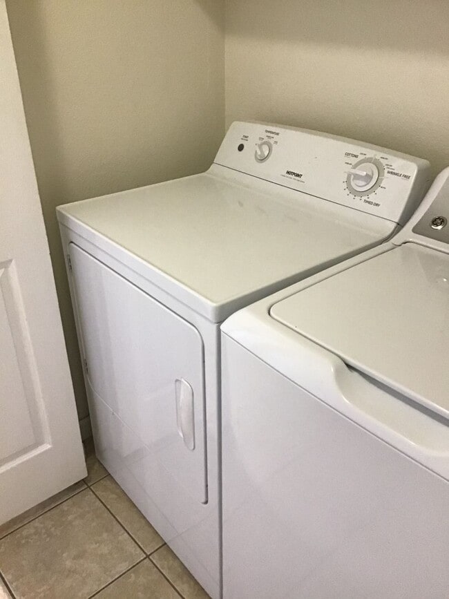 Building Photo - Townhome for rent near Red Hawk golf cours...