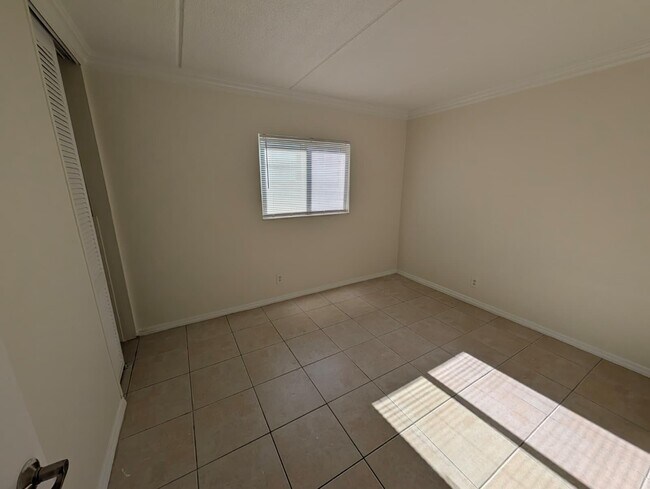Building Photo - 817 Lighthouse Dr