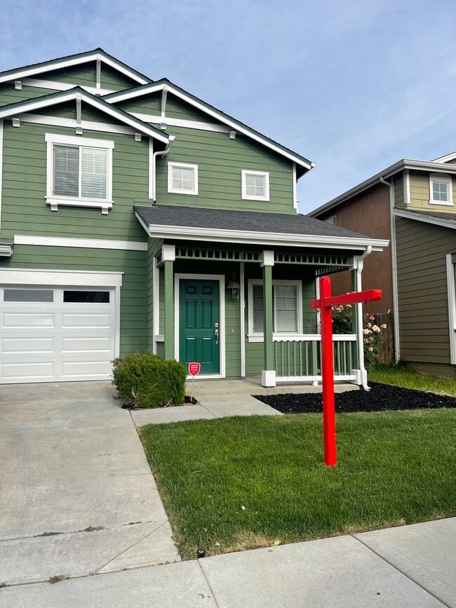 Primary Photo - Beautiful 4 Bedroom 3 Bathroom with a pool