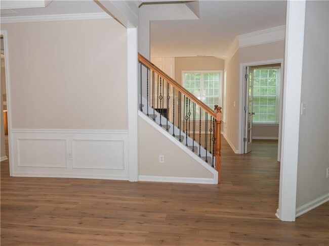 Building Photo - 663 Prada Ct NE