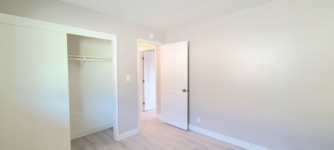 Building Photo - 272 Montrose Dr