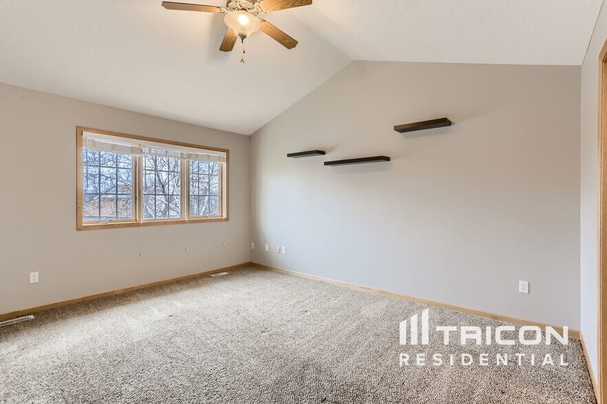 Building Photo - 516 Lincoln Dr NE