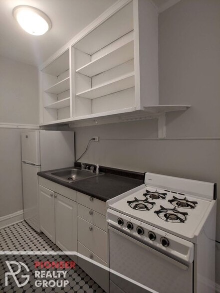 Building Photo - 4631 N Paulina St