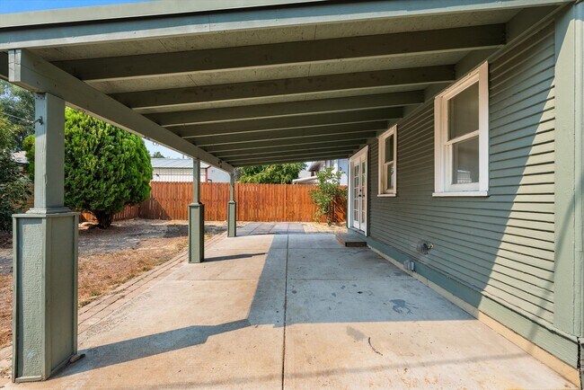 Building Photo - 1113 W Montgomery Ave