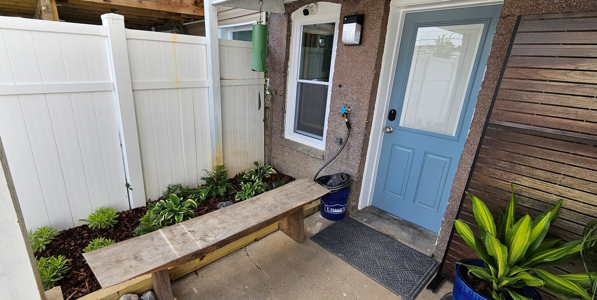 Building Photo - 4633 Kernwood Ave