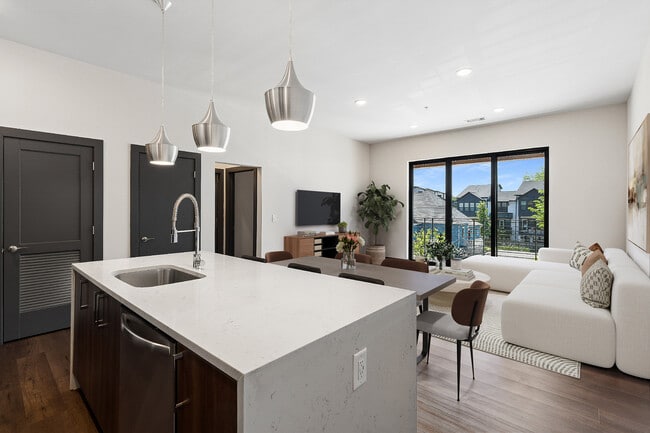 Building Photo - 112 Rogers St NE