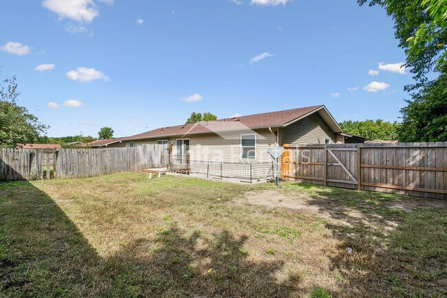 Building Photo - 2337 N Rutland Ct