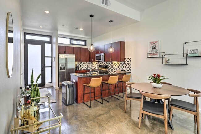 Building Photo - 2525 S Lamar Blvd