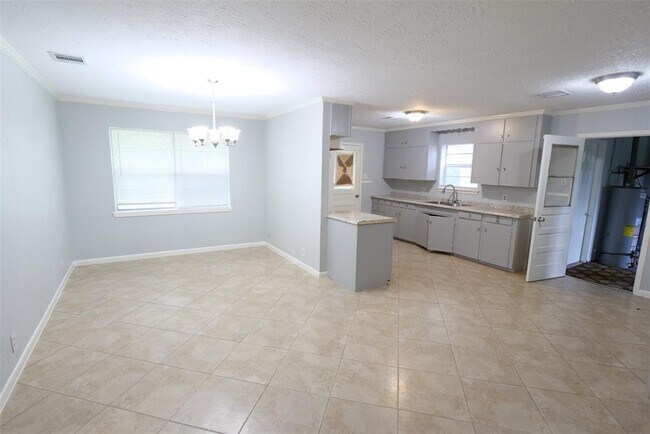 Building Photo - 6627 D S Bailey Ln