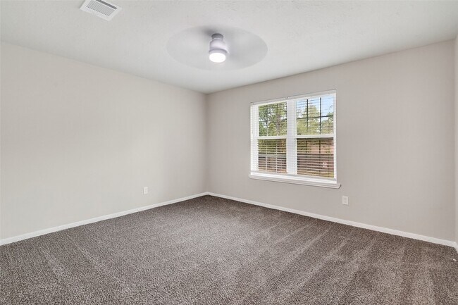 Building Photo - 2402 Oak Shores Dr
