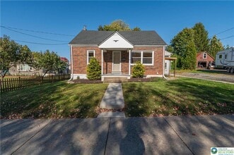 Building Photo - 137 Lee St