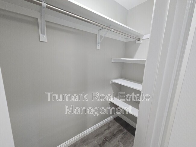 Building Photo - 1303 N Brand Blvd