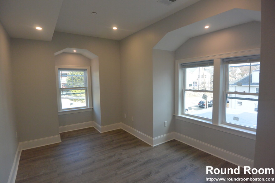 Building Photo - 120 Kenrick St
