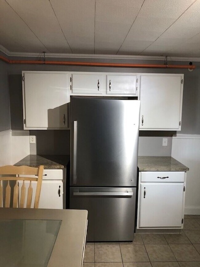 Building Photo - 2BR/1BA Available August 15!! Great Residential Location!
