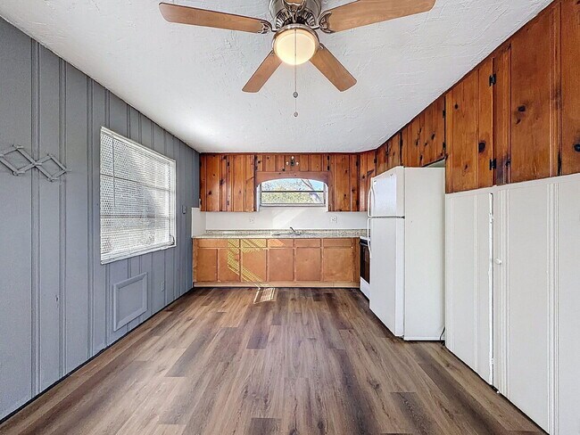 Building Photo - 652 East Harbor Dr S