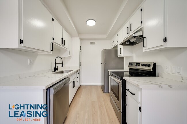 Building Photo - 14635 Magnolia-204C
