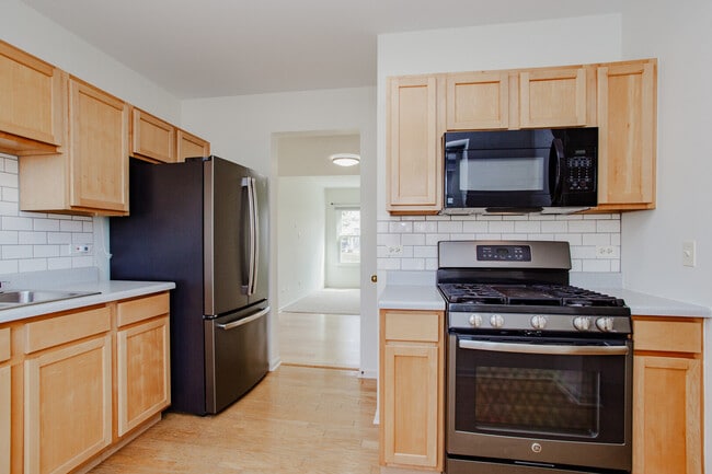 Building Photo - 1217 N Village Dr