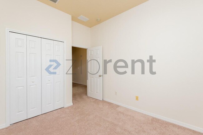 Building Photo - Unit