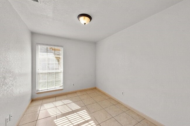 Building Photo - 8510 Gatlinburg Dr