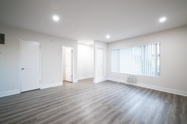 Building Photo - 2233 Ridgeley Dr