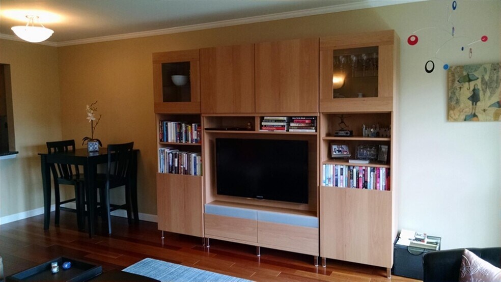 Building Photo - 931 Massachusetts Ave