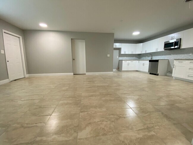 Primary Photo - 811 SW 12th Ct