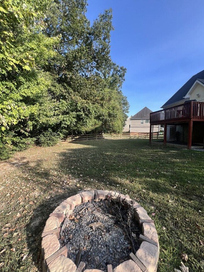 Building Photo - 7475 British Rd