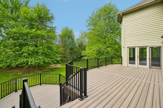 Building Photo - 1819 Brookview Dr