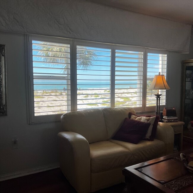 Building Photo - 2BD/2BA on the Gulf of Mexico!
