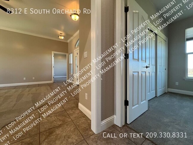 Building Photo - 8312 E Orchard Rd