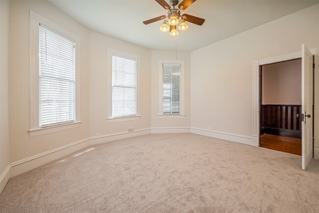 Building Photo - 1401 Cortlandt St