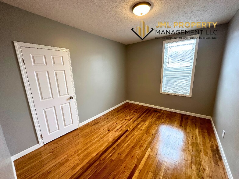 Building Photo - 321 Union St