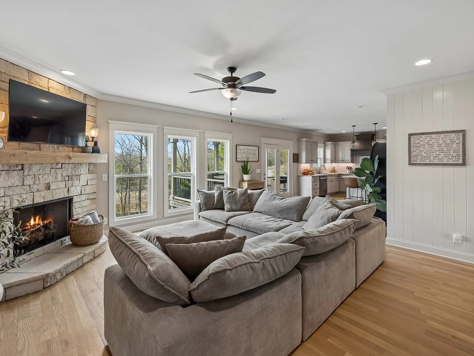 Building Photo - 230 Amana Dr