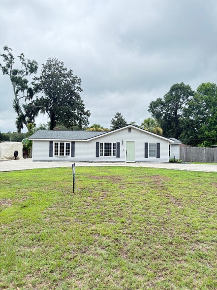 Primary Photo - 915 Belleview Cir W