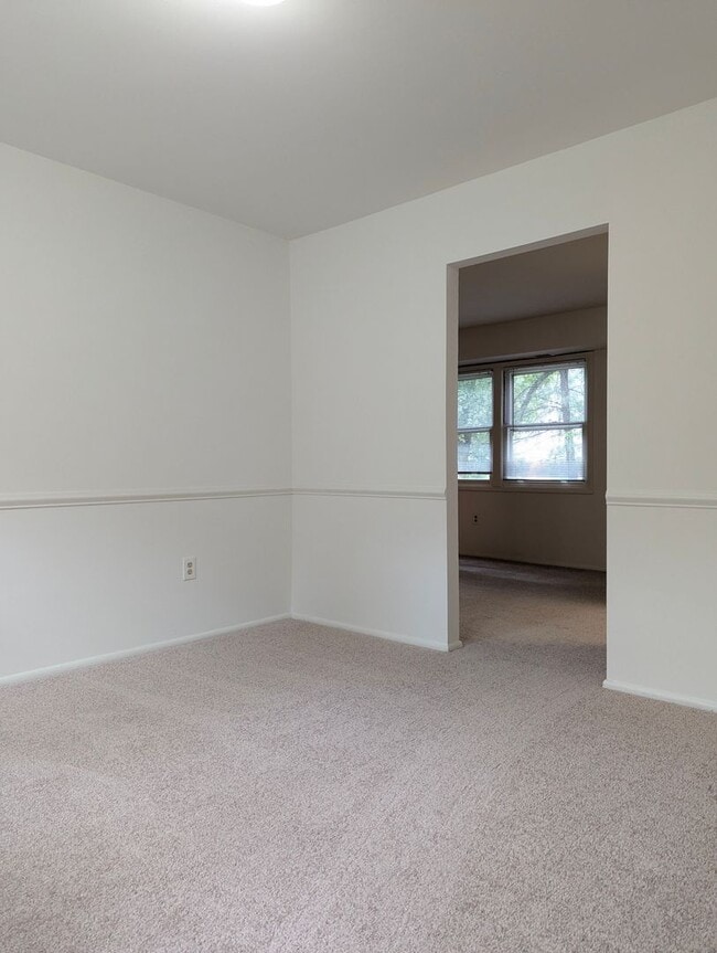 Building Photo - Fantastic 4 Bed 2.5 Bath Colonial Home Sou...