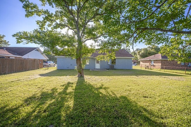 Building Photo - Charming 3-Bed, 1-Bath Home - Fully Remodeled & Move-In Ready!
