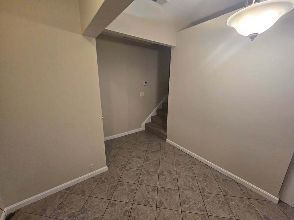 Building Photo - 625 County St