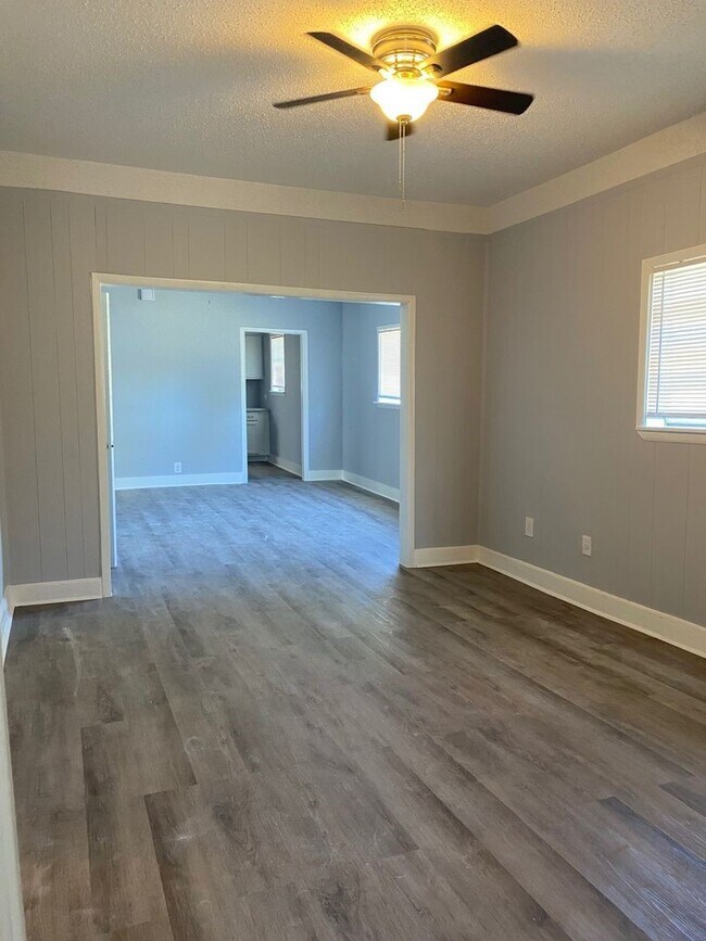 Building Photo - 1409 9th St