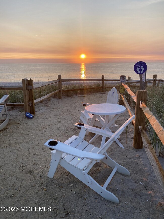 Building Photo - 108 E Kupper Dr