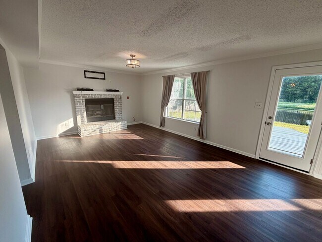 Building Photo - 848 Daimler Dr