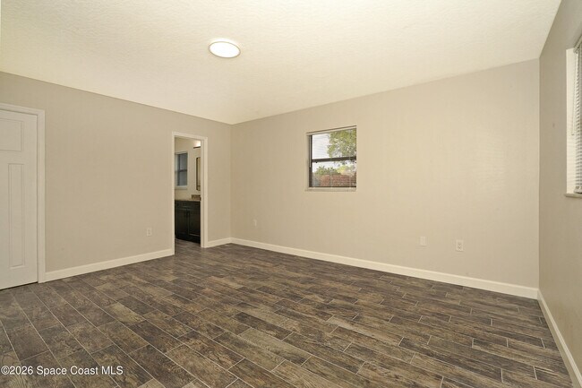 Building Photo - 540 Elliott Dr