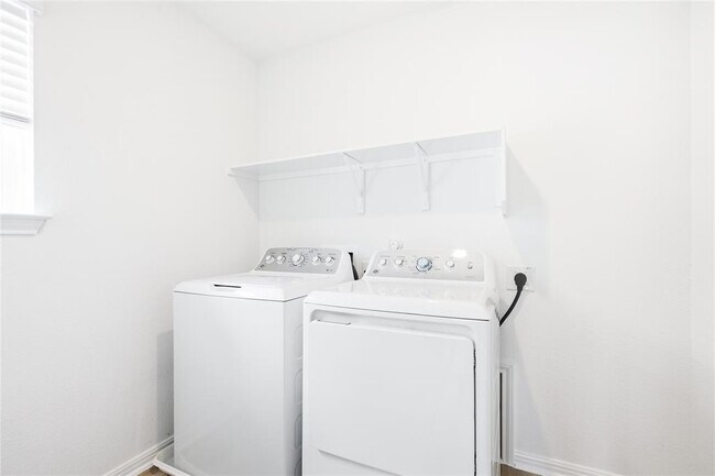 Building Photo - 416 Breccia Trl