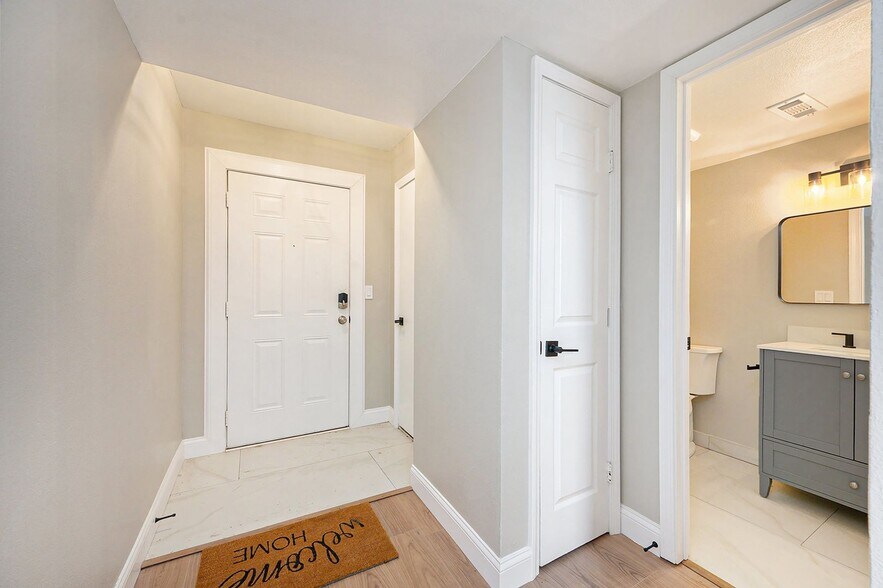 Building Photo - 7401 Longview Rd