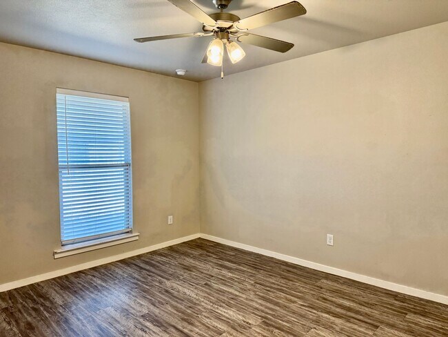 Building Photo - 2121 N Avenue J